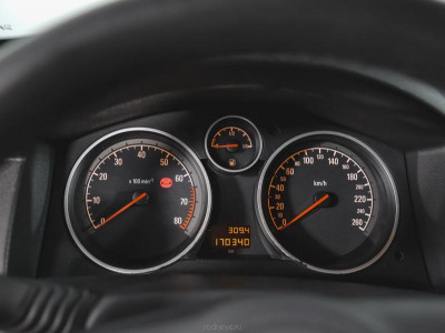 Opel Astra 1.6 MT (103 л.с.)