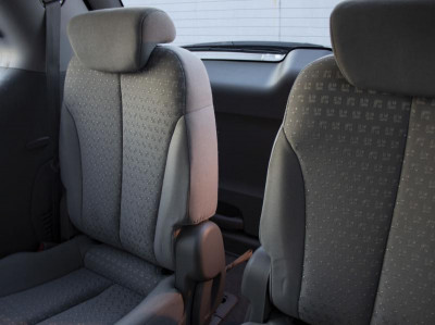 Kia Carnival 2.7 AT (189 л.с.)