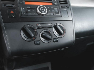 Nissan Tiida 1.6 MT (110 л. с.)