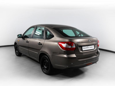 LADA Granta лифтбек 1.6 8кл MT (87 л. с.)