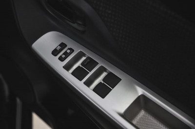 Toyota Vitz 1.3 CVT (94 л. с.)