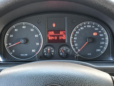 Volkswagen Caddy 1.6 MT (102 л. с.)