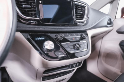Chrysler Pacifica 3.6 AT (279 л.с.)