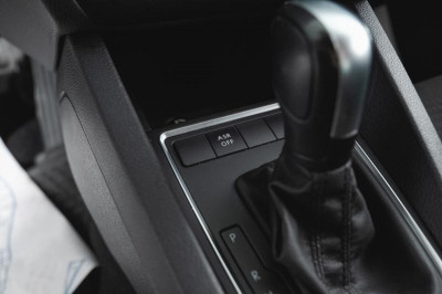 Volkswagen Jetta 1.6 MPI AT (105 л. с.)