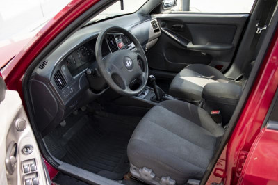 Hyundai Elantra 1.6 MT (107 л.с.)