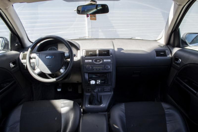 Ford Mondeo 1.8 MT (125 л. с.)