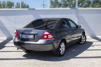 Ford Mondeo 1.8 MT (125 л. с.)