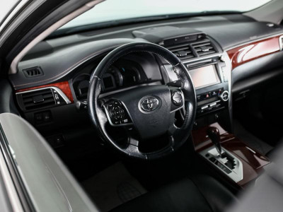 Toyota Camry 2.5 AT (181 л. с.)