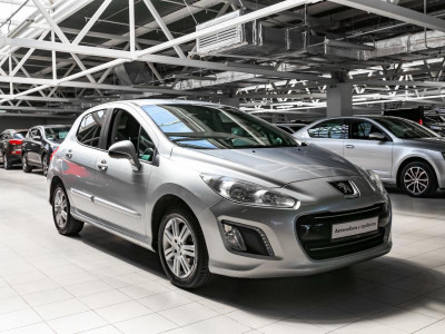 Peugeot 308 1.6 AT (120 л. с.)