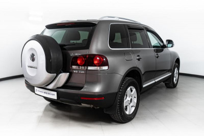 Volkswagen Touareg 3.0d AT (224 л.с.) 4WD