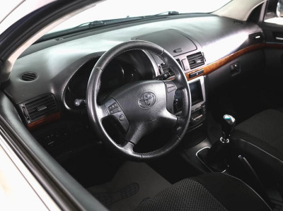 Toyota Avensis 1.8 MT (129 л. с.)