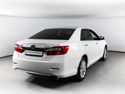 Toyota Camry 2.5 AT (181 л. с.)