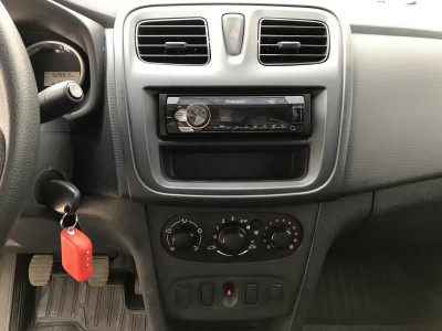 Renault Logan 1.6 MT (82 л. с.)