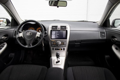 Toyota Corolla 1.6 AT (124 л. с.)