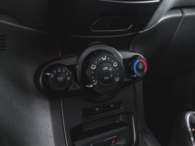 Ford Fiesta Седан 1.6 MT (105 л. с.)