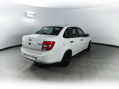 LADA Granta седан 1.6 MT 16 кл (106 л. с.)