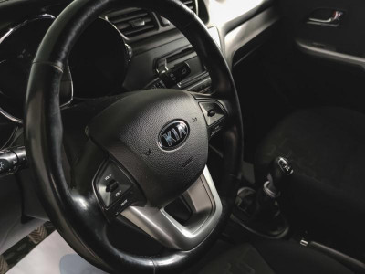 Kia Rio 1.6 6MT (123 л. с.)