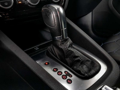 Volkswagen Jetta 1.6 AT (105 л. с.)